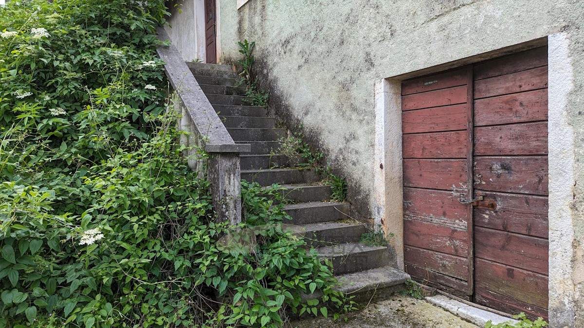 Vecchia casa in pietra d'Istria da ristrutturare, a 20 km da Parenzo