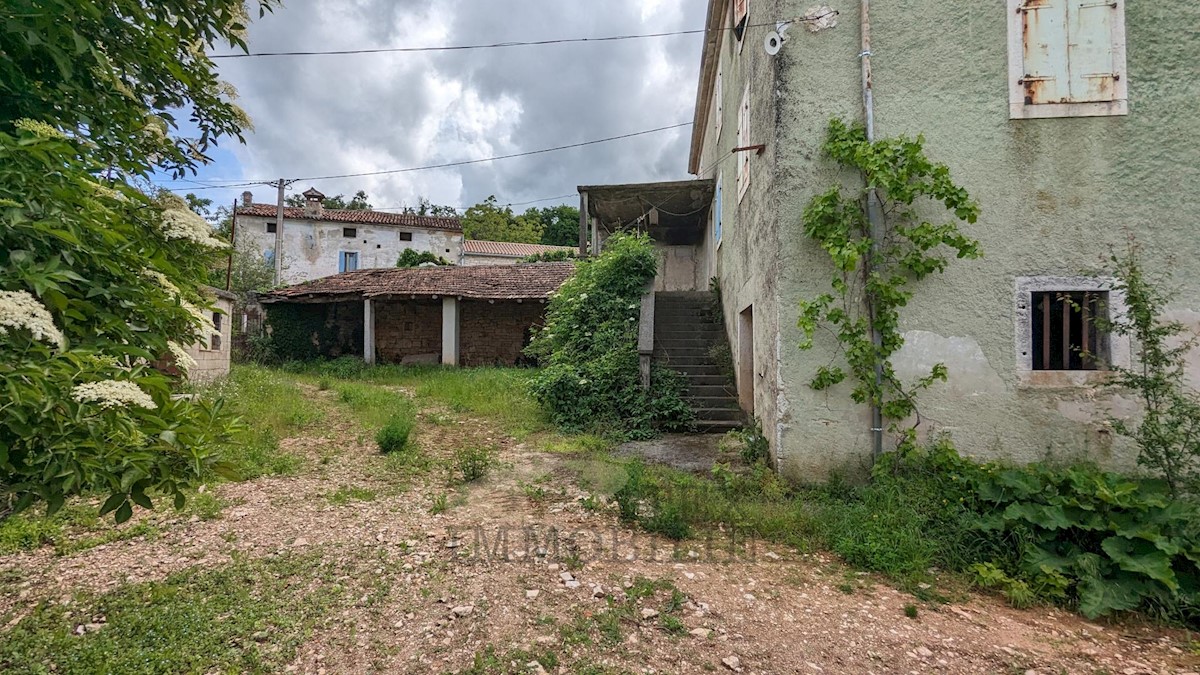 Vecchia casa in pietra d'Istria da ristrutturare, a 20 km da Parenzo