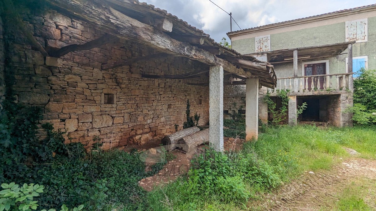 Vecchia casa in pietra d'Istria da ristrutturare, a 20 km da Parenzo