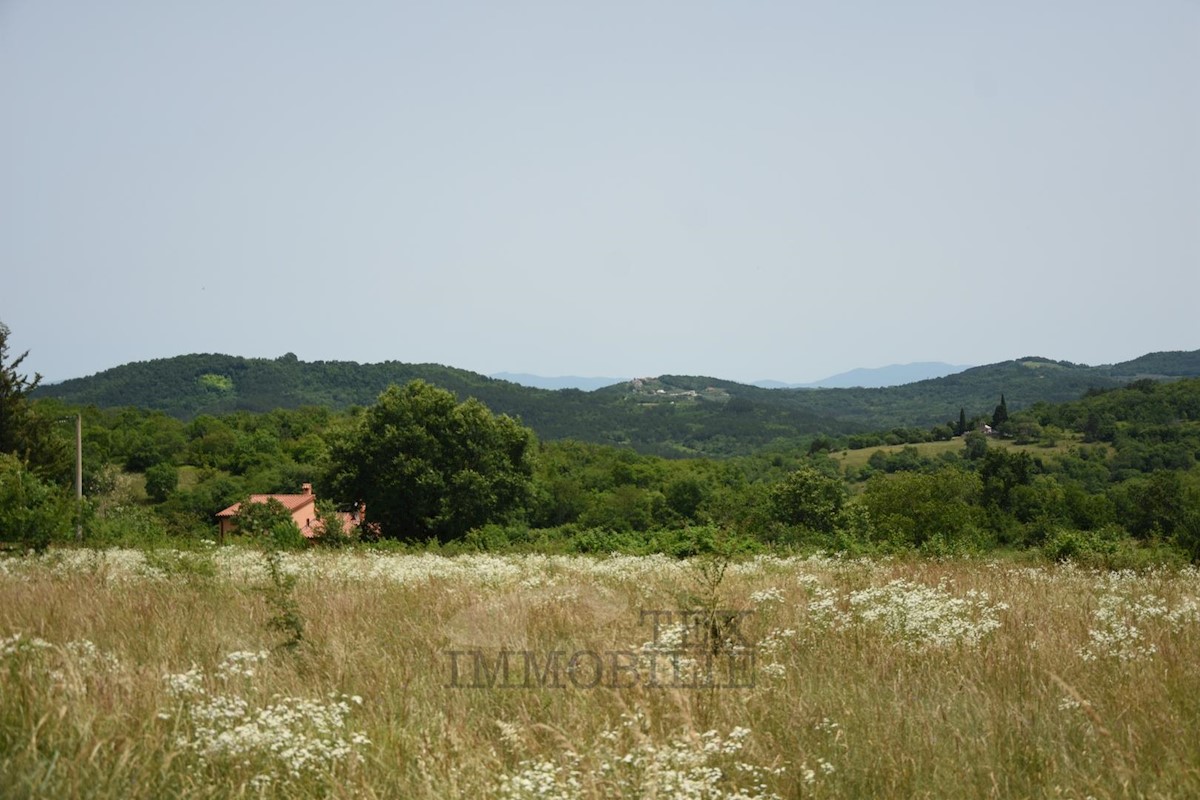 Terreno con vista su Montona