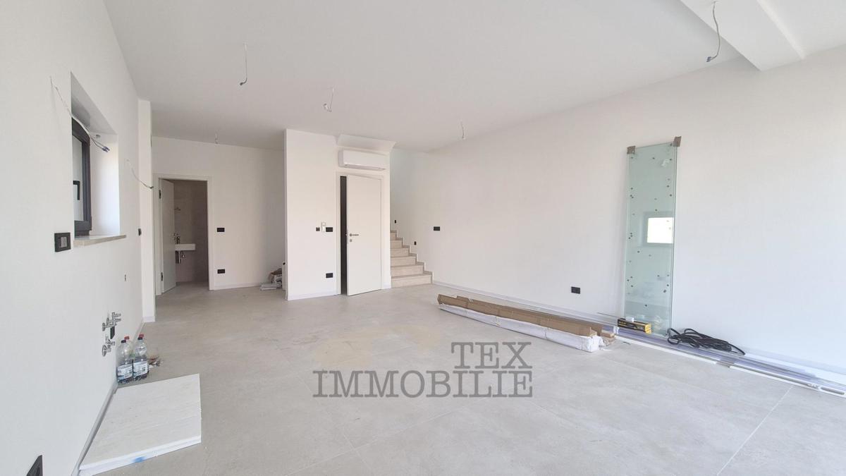 Parenzo, ampio appartamento con vista mare