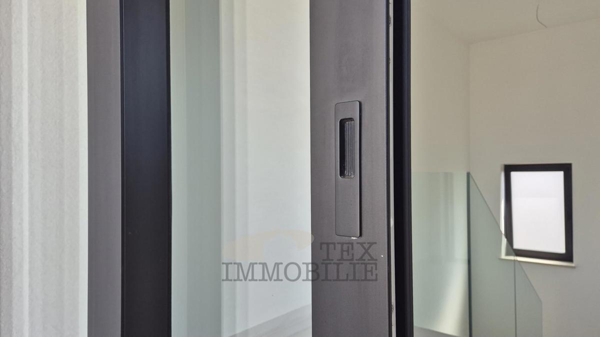 Parenzo, ampio appartamento con vista mare