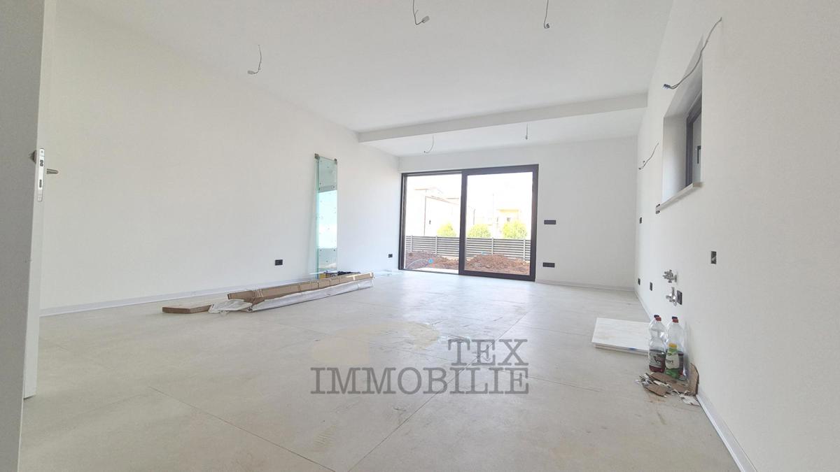 Parenzo, ampio appartamento con vista mare