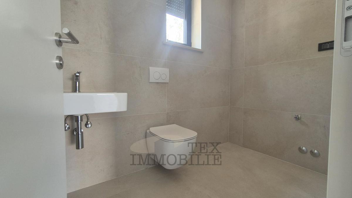 Parenzo, ampio appartamento con vista mare