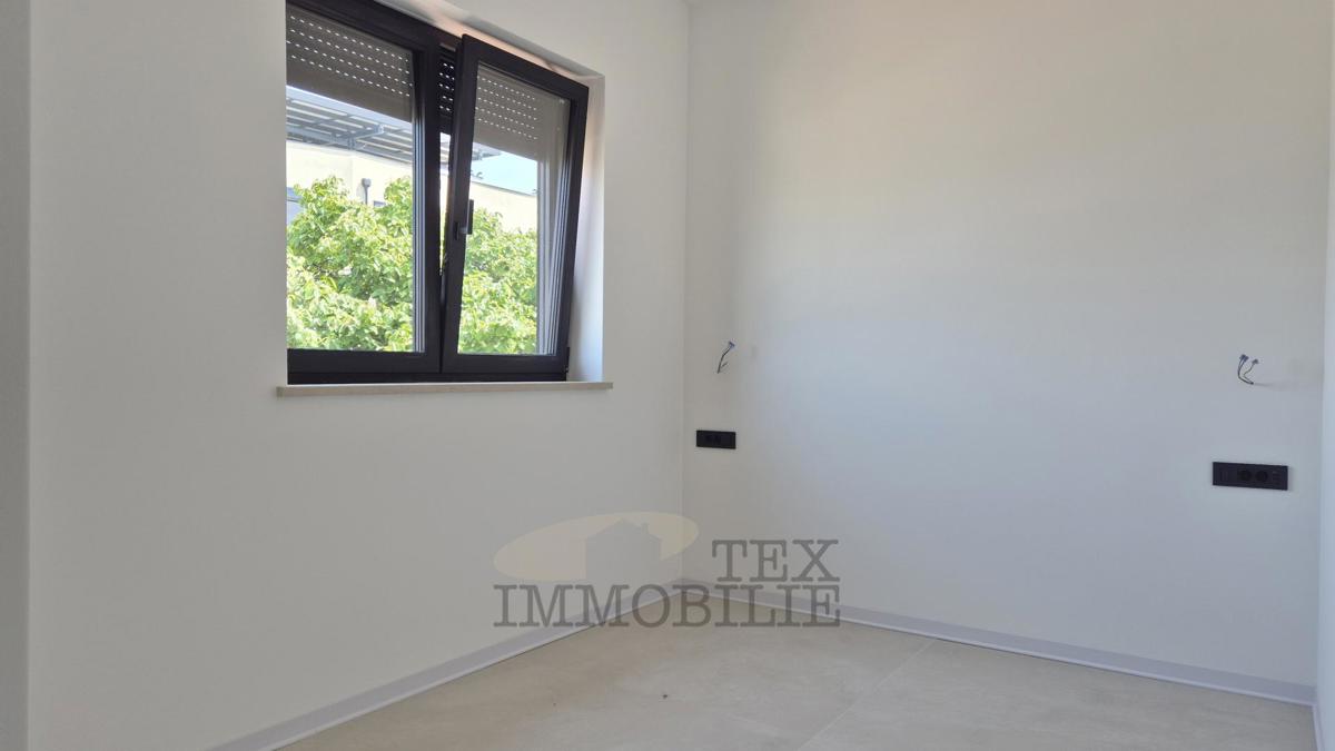 Parenzo, ampio appartamento con vista mare