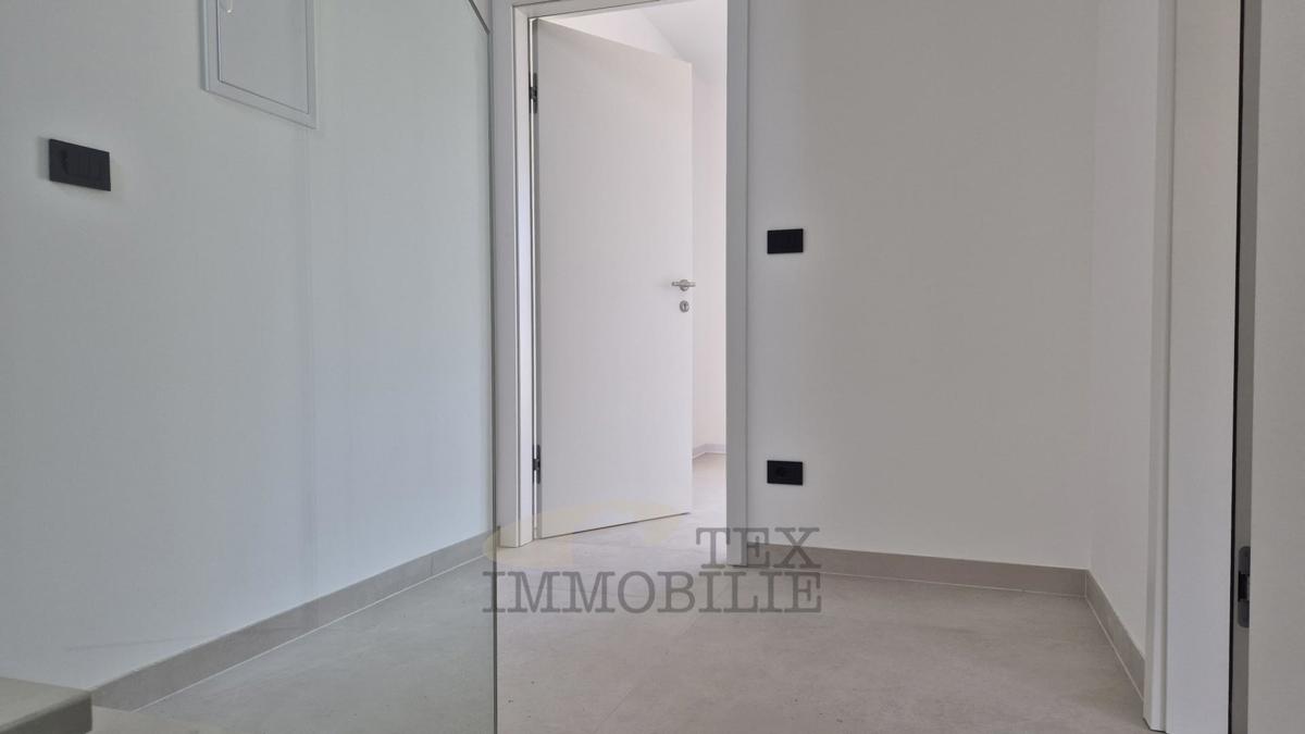 Parenzo, ampio appartamento con vista mare