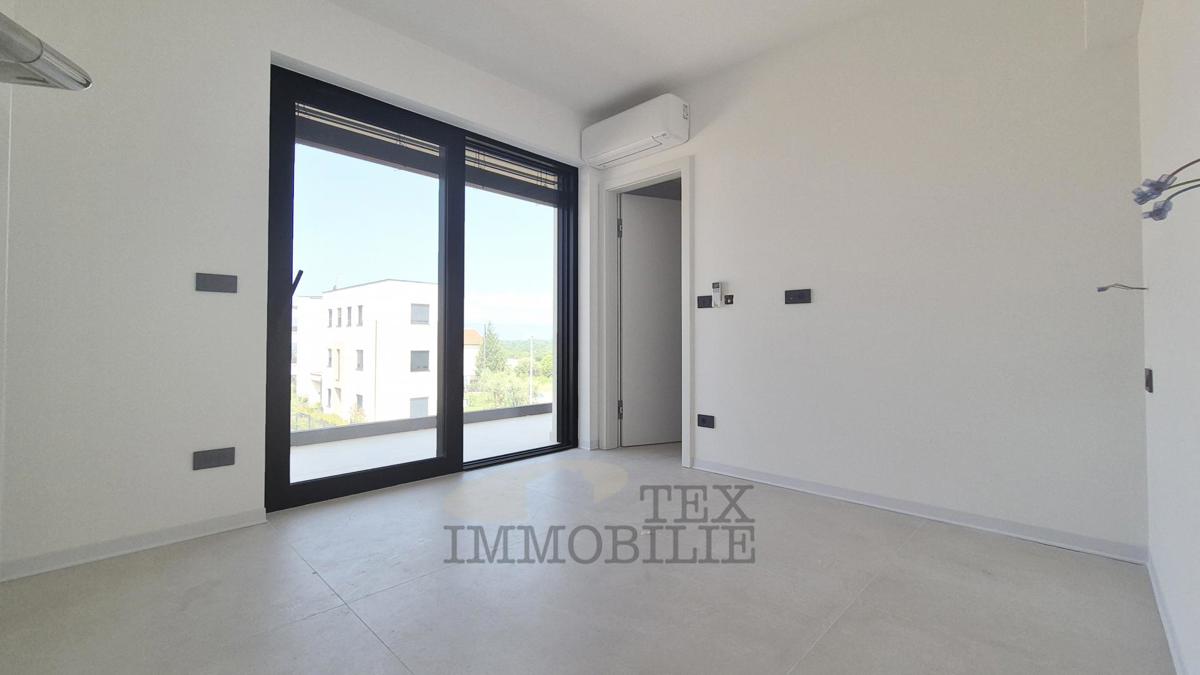 Parenzo, ampio appartamento con vista mare