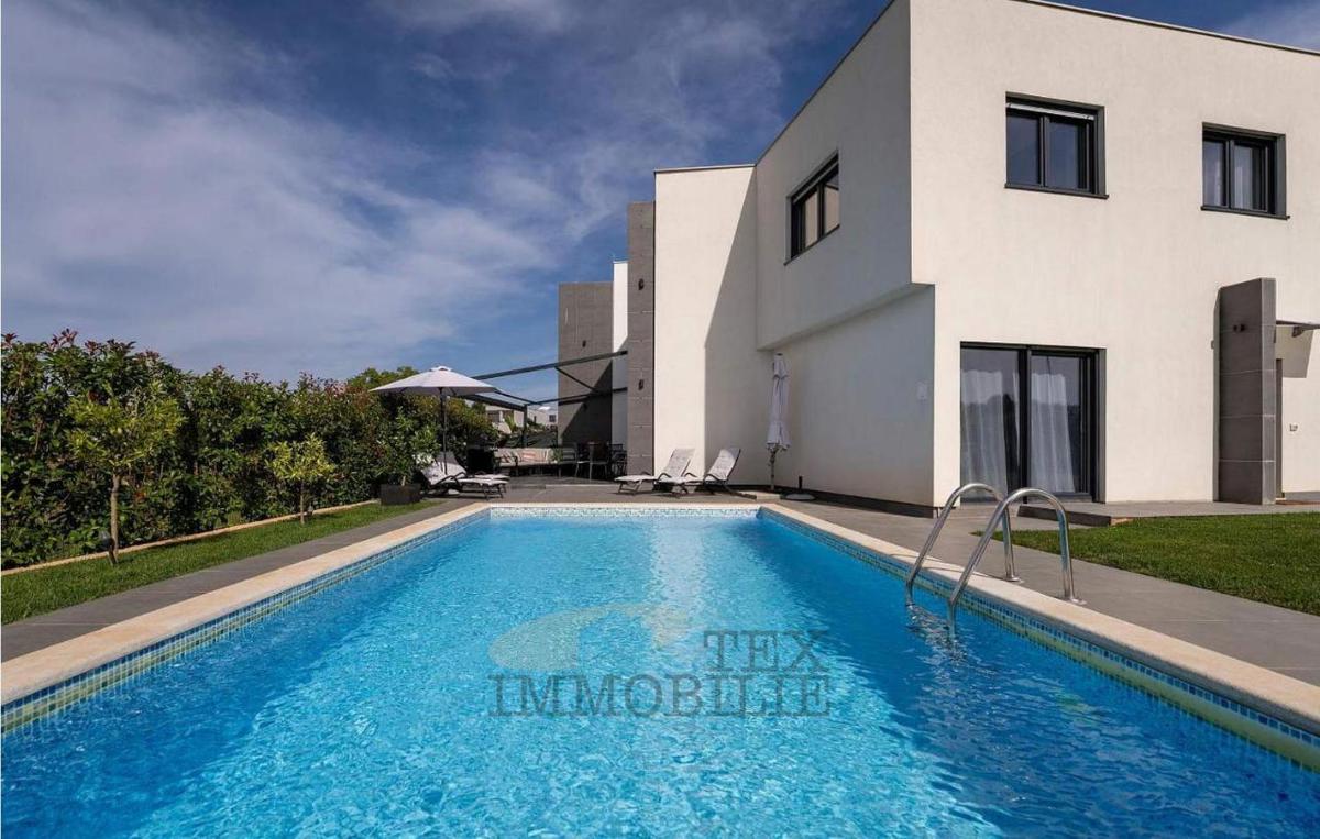 Casa moderna con piscina e vista mare, 158m2