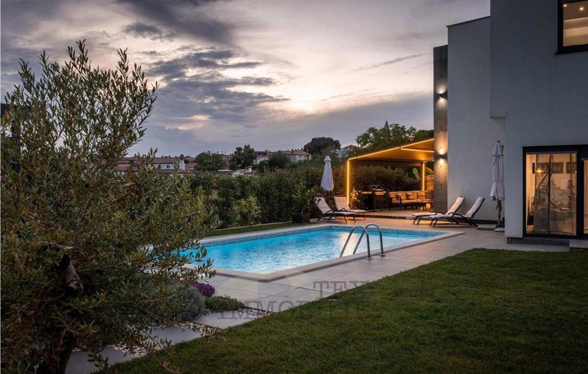 Casa moderna con piscina e vista mare, 158m2