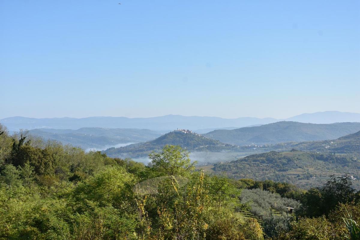 Terreno edificabile nella pittoresca cittadina di Visinada, 4123 m2