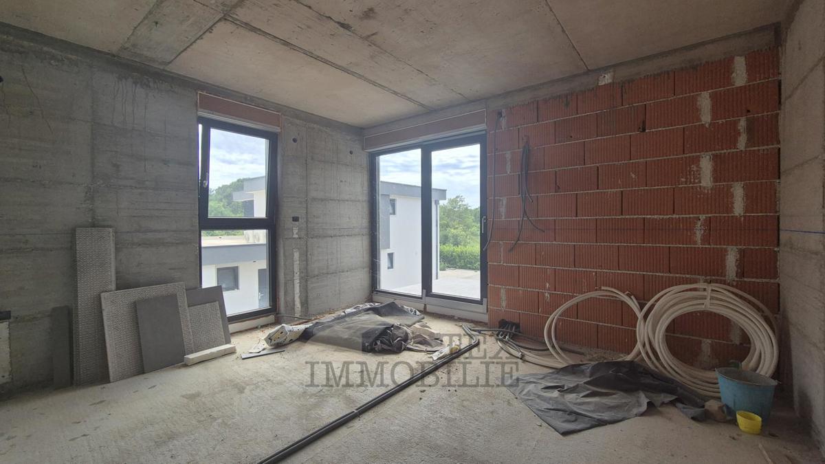 Parenzo, ottimo appartamento nuovo a 1,6 km dal mare - S1