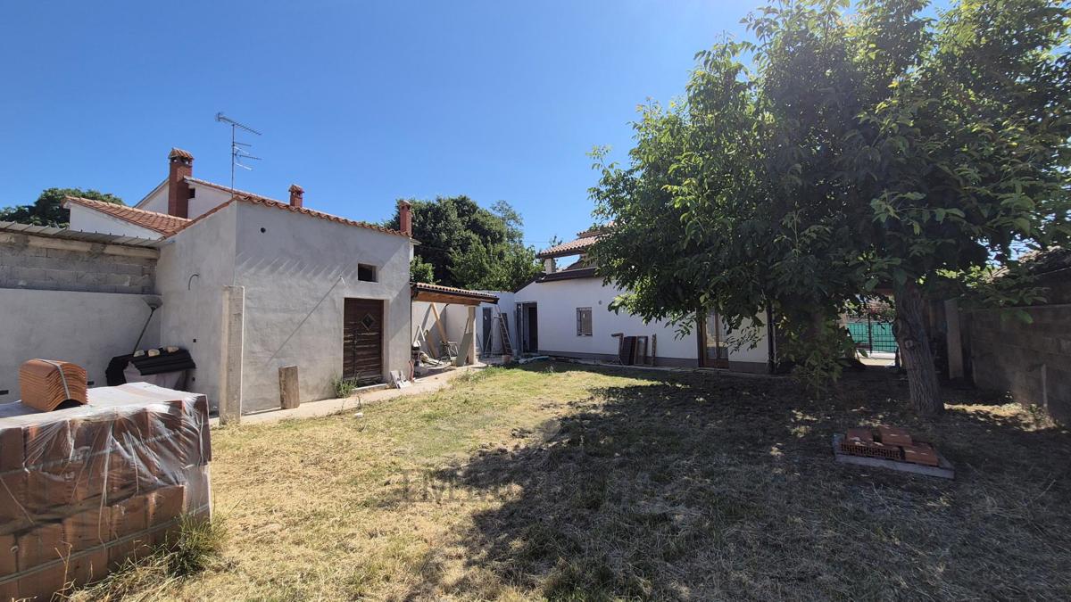 Bella casa indipendente in pietra con giardino