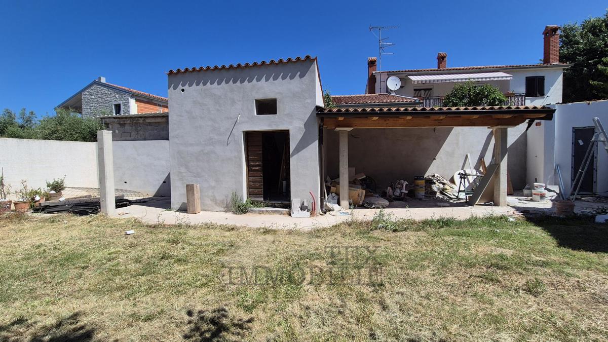 Bella casa indipendente in pietra con giardino