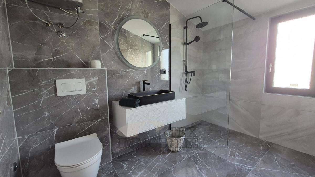 Casa con due appartamenti a soli 4 km da Parenzo