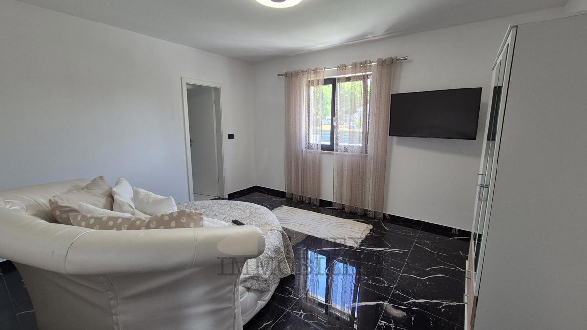 Casa con due appartamenti a soli 4 km da Parenzo
