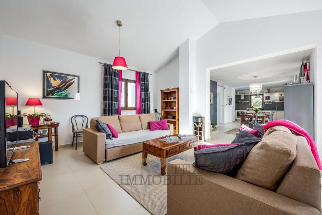 Bella casa con piscina a soli 10 km da Parenzo e dal mare