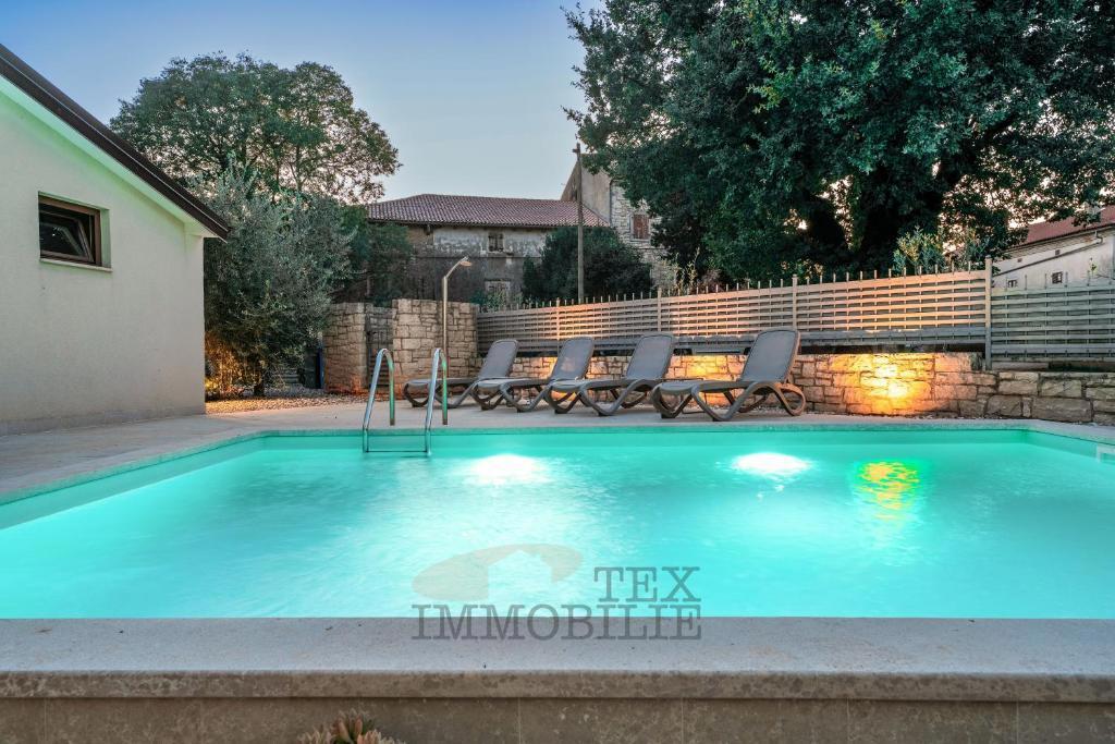 Bella casa con piscina a soli 10 km da Parenzo e dal mare