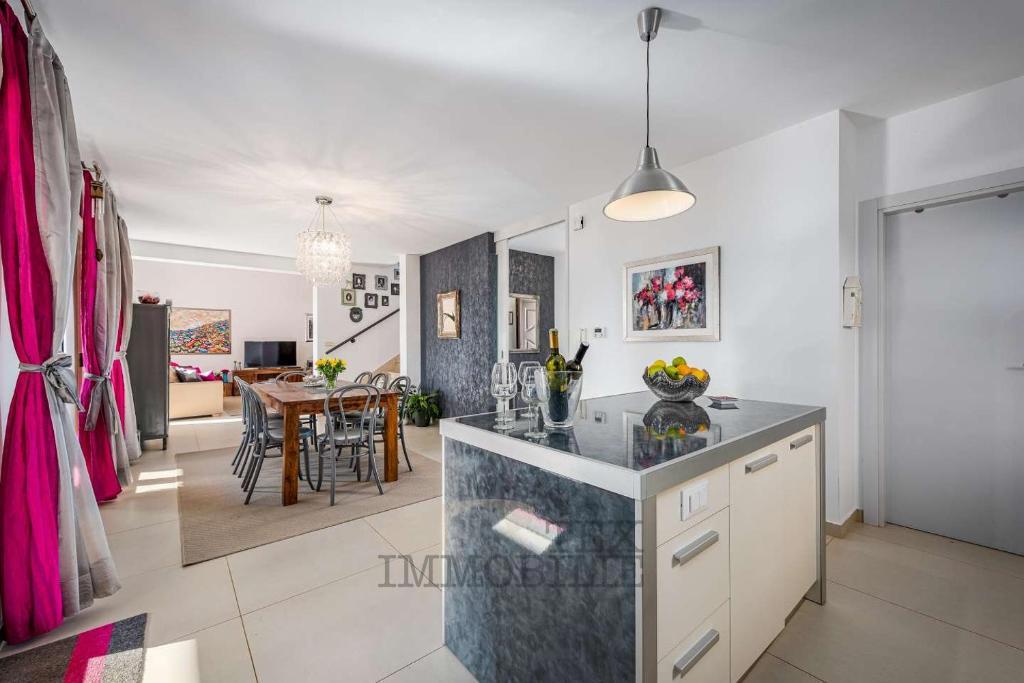 Bella casa con piscina a soli 10 km da Parenzo e dal mare