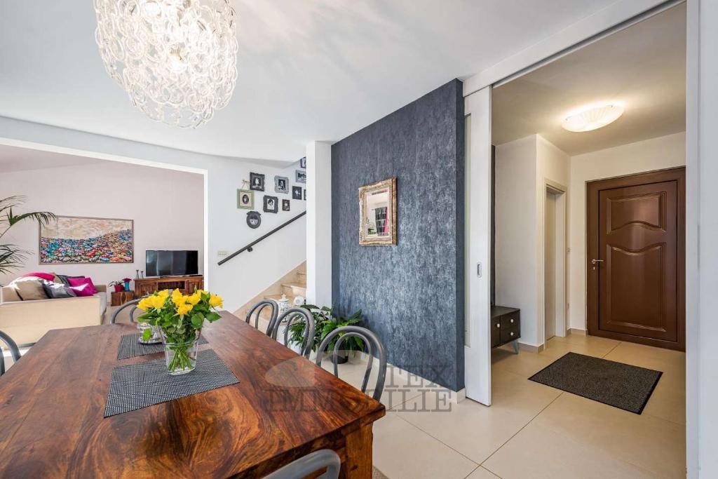 Bella casa con piscina a soli 10 km da Parenzo e dal mare