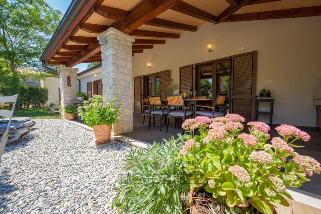 Bella casa con piscina a soli 10 km da Parenzo e dal mare