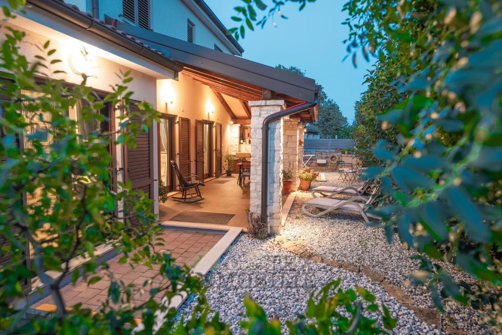 Bella casa con piscina a soli 10 km da Parenzo e dal mare