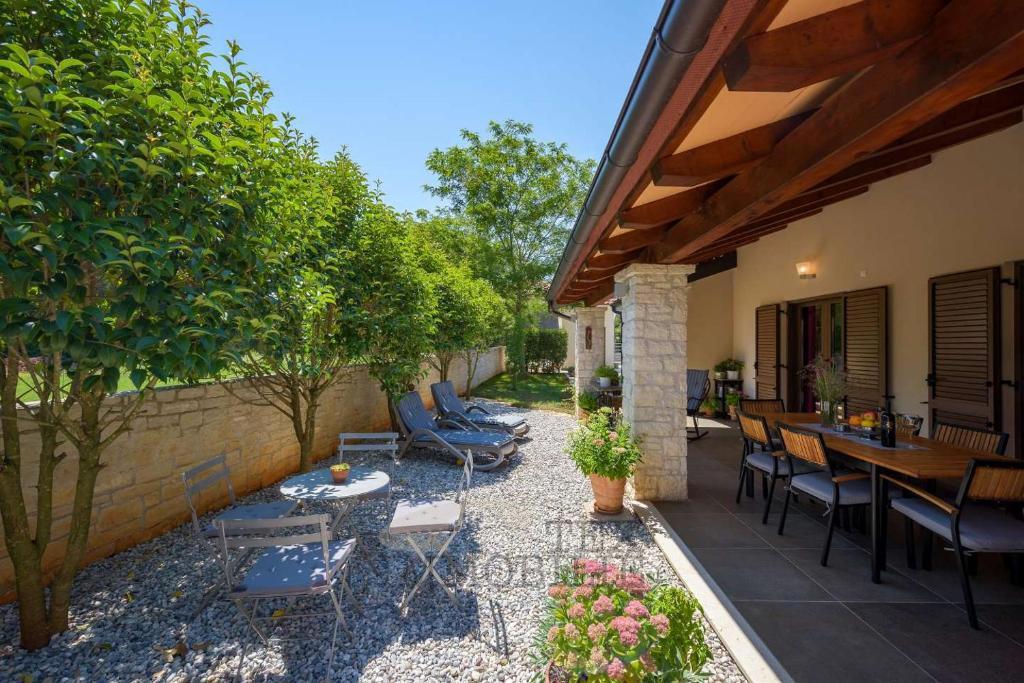 Bella casa con piscina a soli 10 km da Parenzo e dal mare