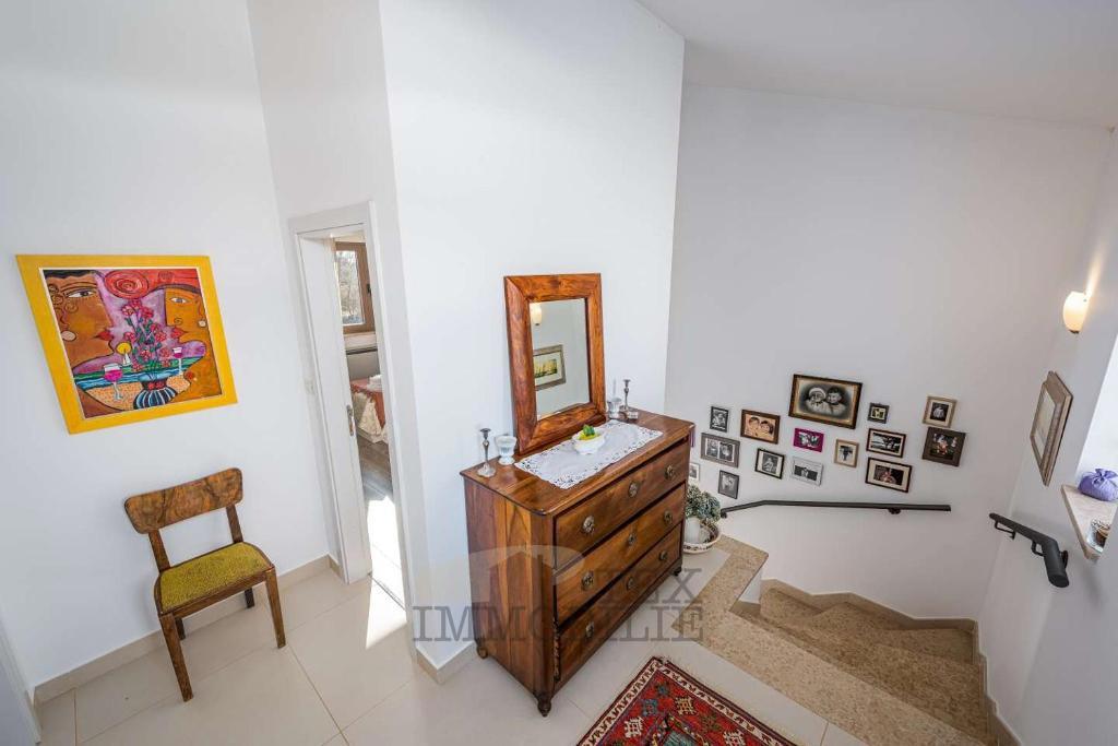 Bella casa con piscina a soli 10 km da Parenzo e dal mare