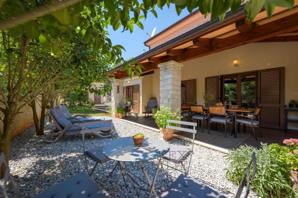 Bella casa con piscina a soli 10 km da Parenzo e dal mare