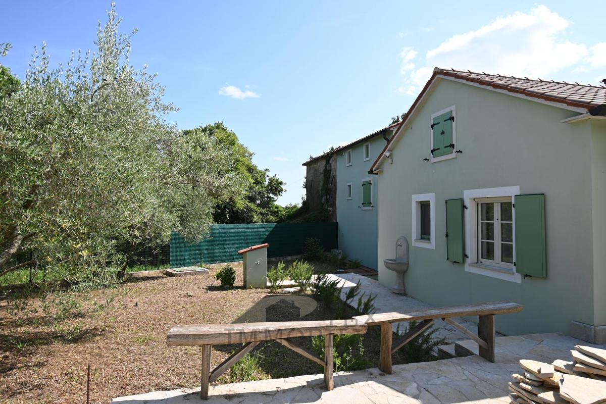Casa in Pietra Istriana Ristrutturata con Piscina e Grande Giardino