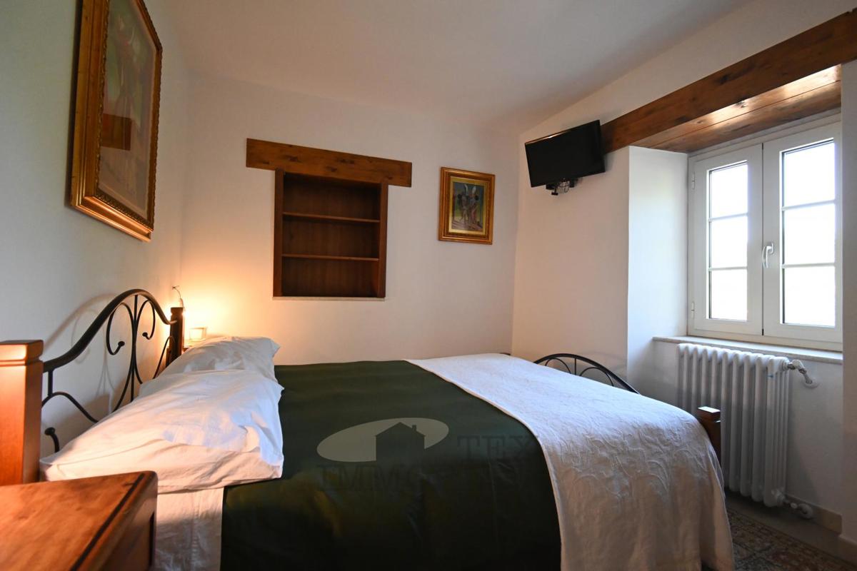 Casa in Pietra Istriana Ristrutturata con Piscina e Grande Giardino