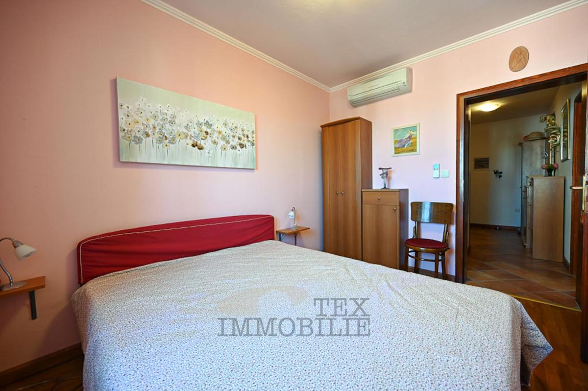 Appartamento al piano terra con vista mare – Novigrad