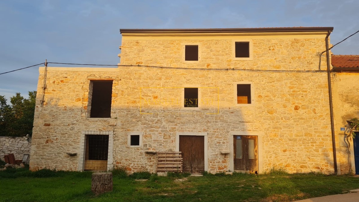 Casa in pietra ristrutturata, vicino a Umago