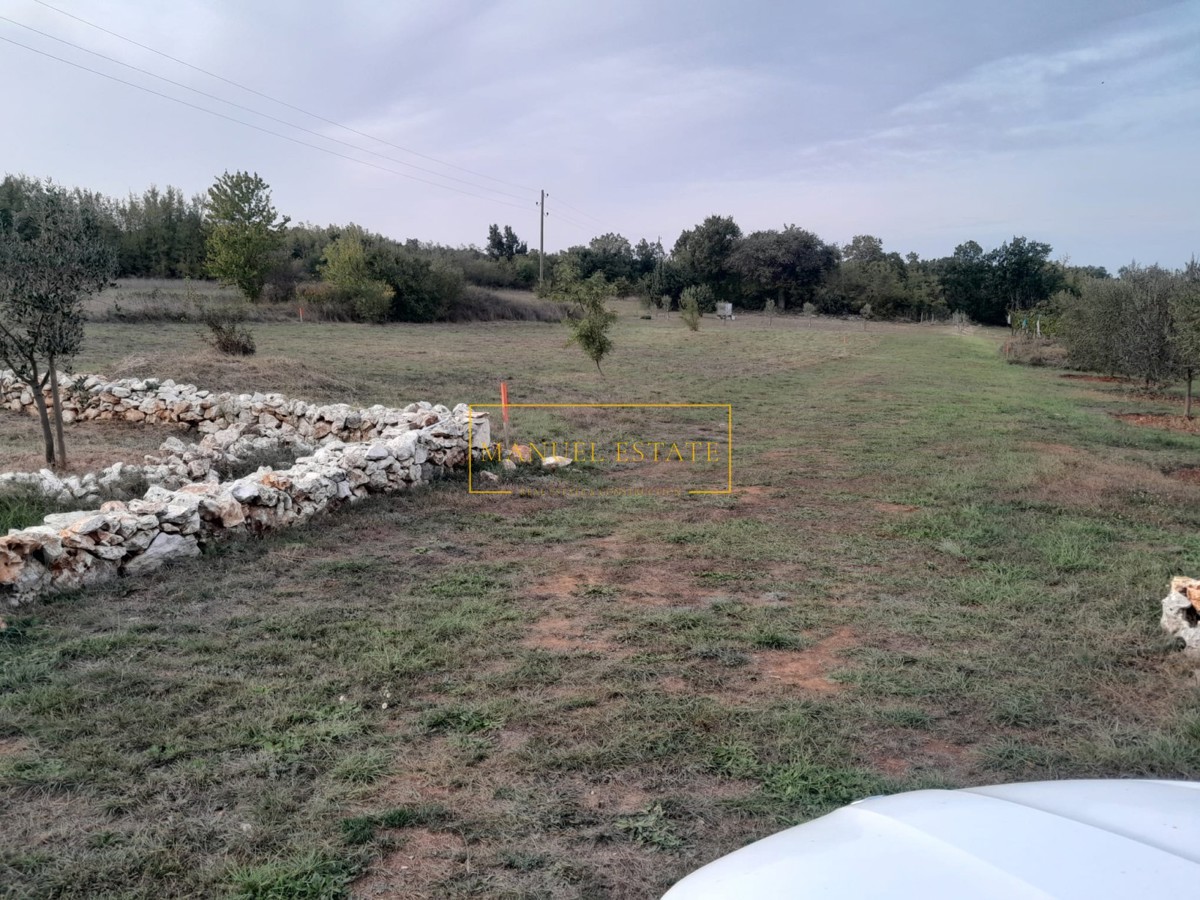 TERRENO EDIFICABILE ATTRAENTE A MARČANA, ISTRIA, CON PROGETTO E VISTA SULLE ISOLE!