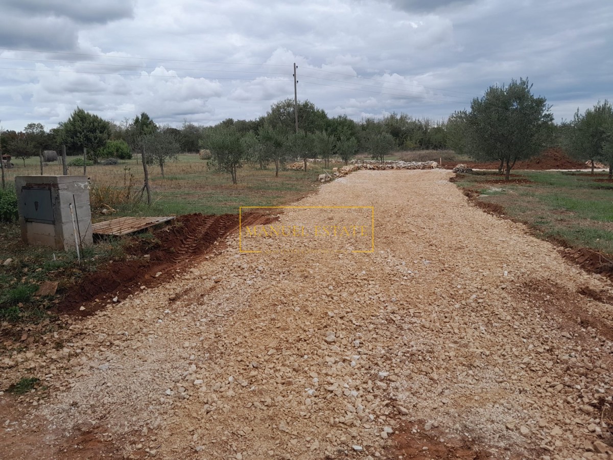 TERRENO EDIFICABILE ATTRAENTE A MARČANA, ISTRIA, CON PROGETTO E VISTA SULLE ISOLE!