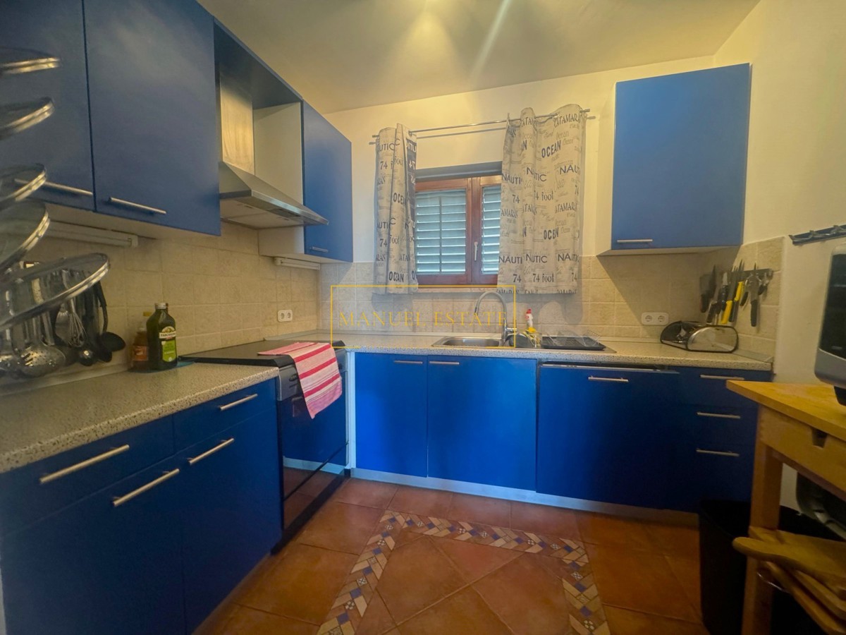 IN VENDITA: CASA CON TRE APPARTAMENTI NELL'AREA DI POREČ, ISTRIA!