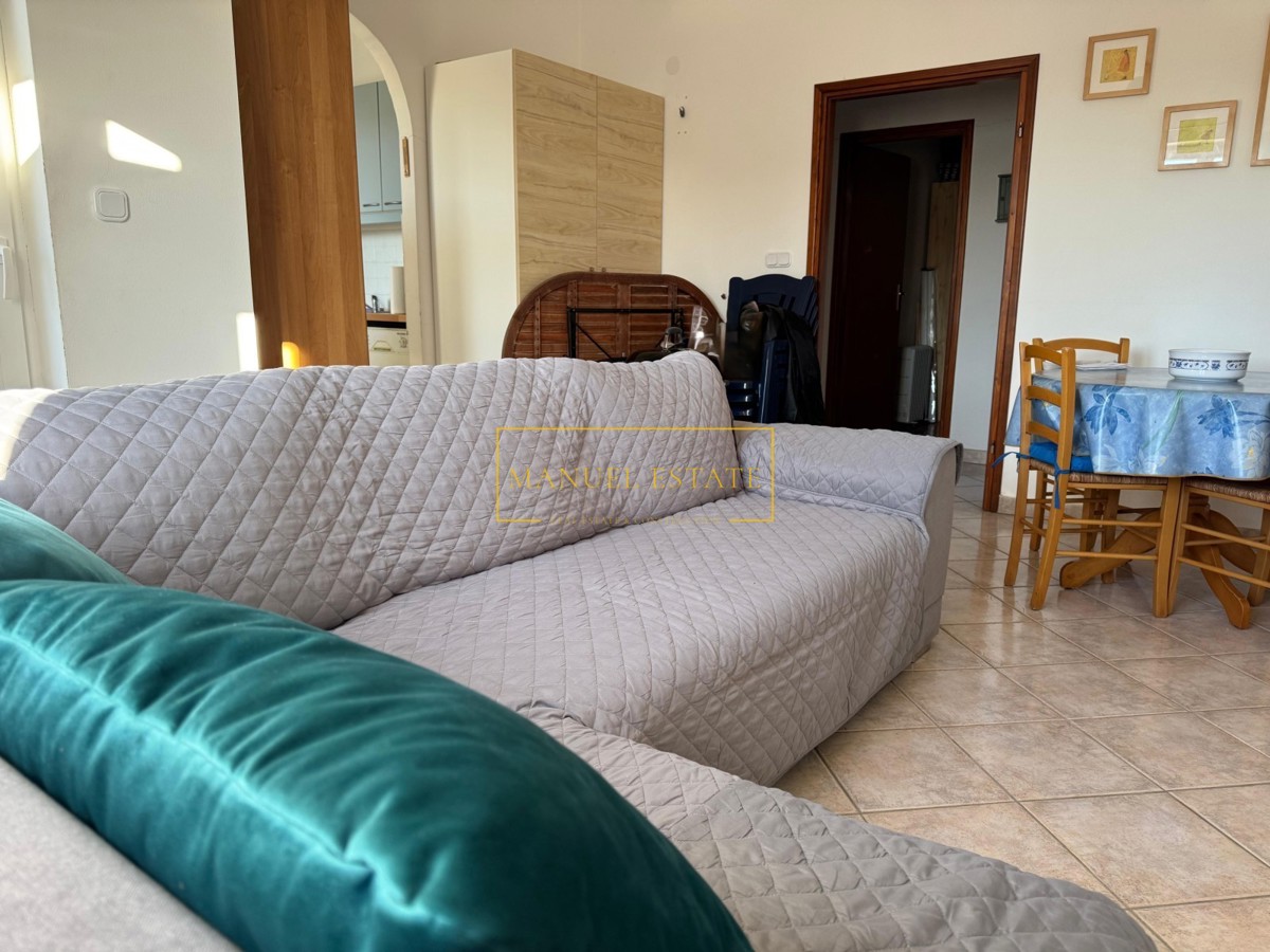 APPARTAMENTO IN VENDITA NELLA TRANQUILLA ZONA DI TAR, ISTRIA – DUE CAMERE DA LETTO E UNA SPLENDIDA TERRAZZA VICINO AL MARE!