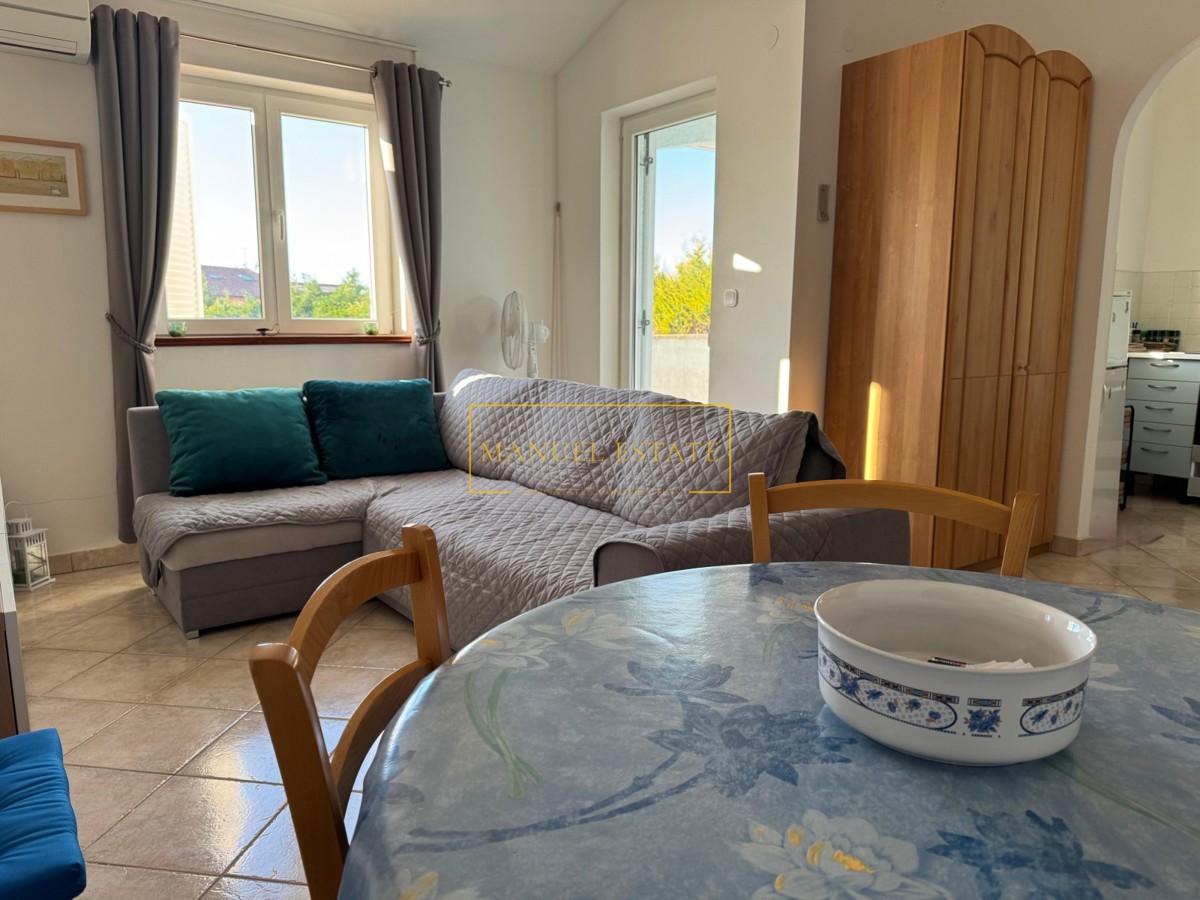 APPARTAMENTO IN VENDITA NELLA TRANQUILLA ZONA DI TAR, ISTRIA – DUE CAMERE DA LETTO E UNA SPLENDIDA TERRAZZA VICINO AL MARE!