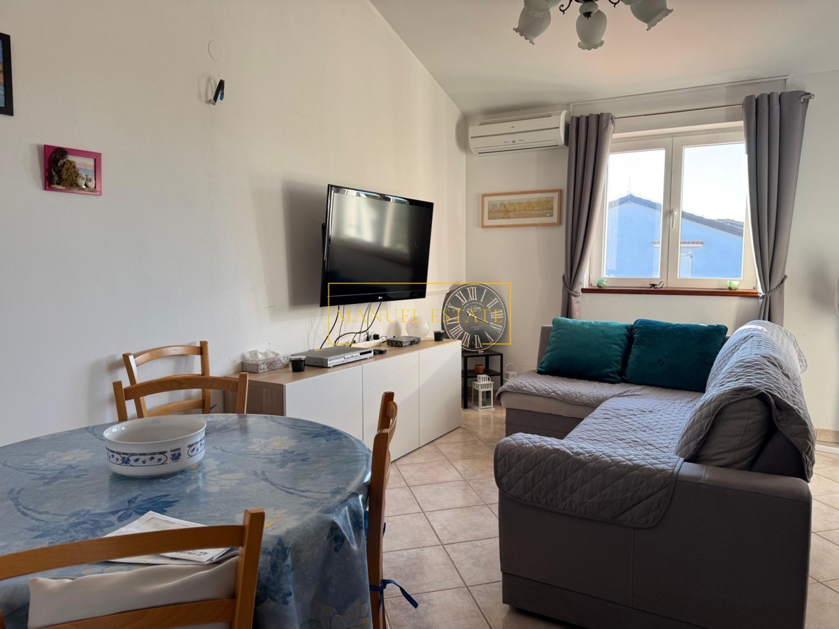 APPARTAMENTO IN VENDITA NELLA TRANQUILLA ZONA DI TAR, ISTRIA – DUE CAMERE DA LETTO E UNA SPLENDIDA TERRAZZA VICINO AL MARE!