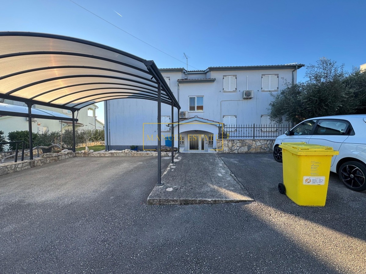 APPARTAMENTO IN VENDITA NELLA TRANQUILLA ZONA DI TAR, ISTRIA – DUE CAMERE DA LETTO E UNA SPLENDIDA TERRAZZA VICINO AL MARE!