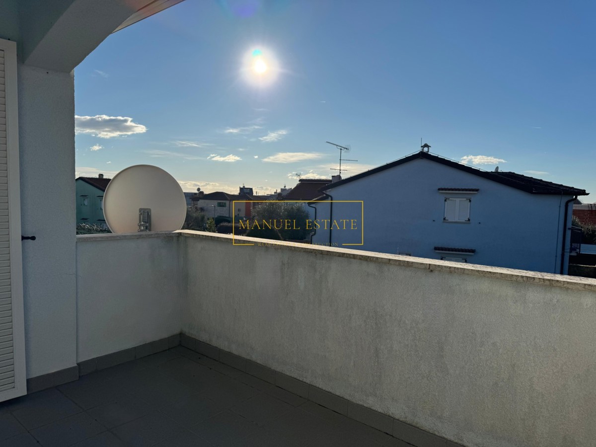 APPARTAMENTO IN VENDITA NELLA TRANQUILLA ZONA DI TAR, ISTRIA – DUE CAMERE DA LETTO E UNA SPLENDIDA TERRAZZA VICINO AL MARE!