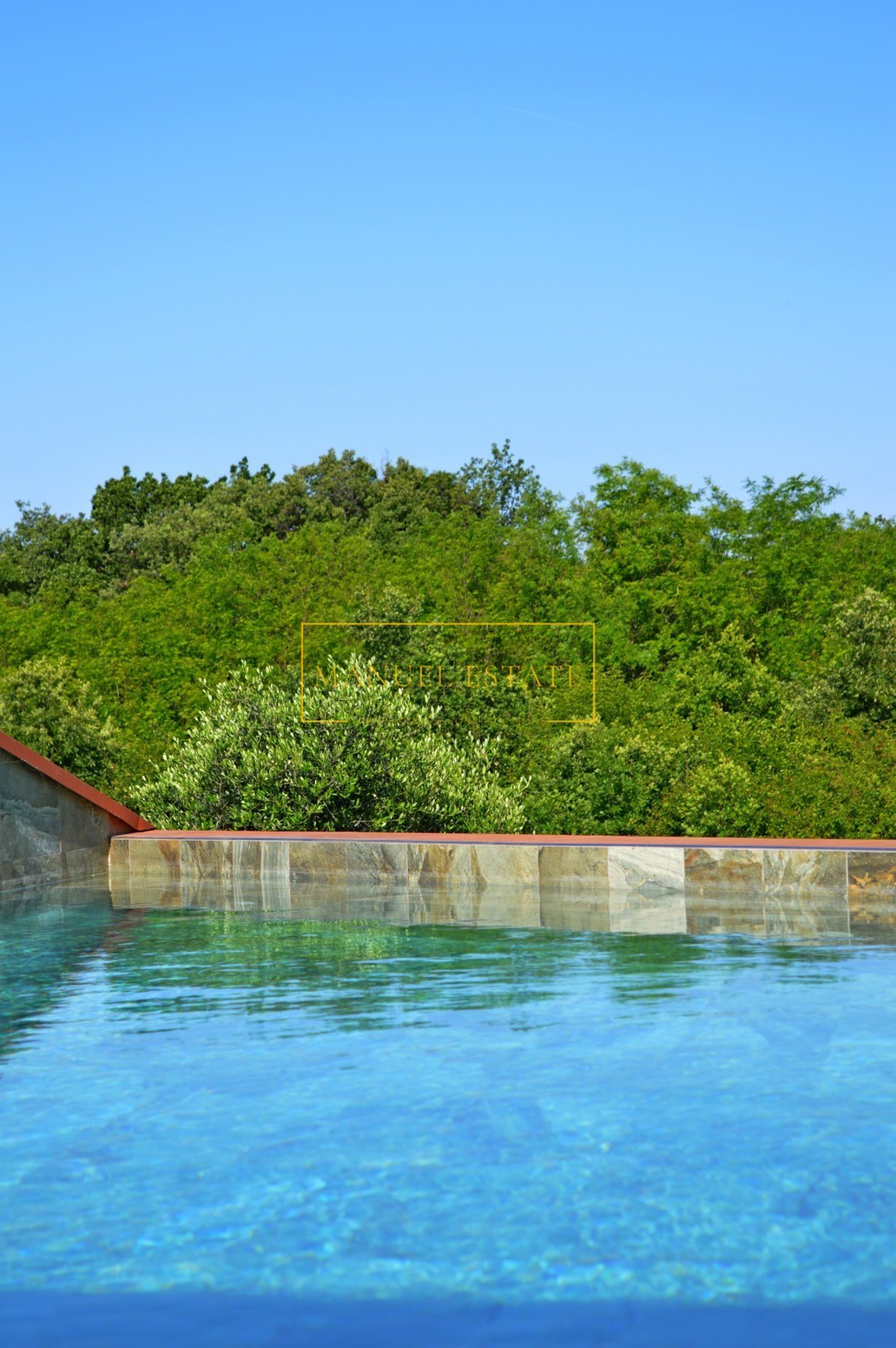 Villa d'avanguardia con vista mare, Cittanova