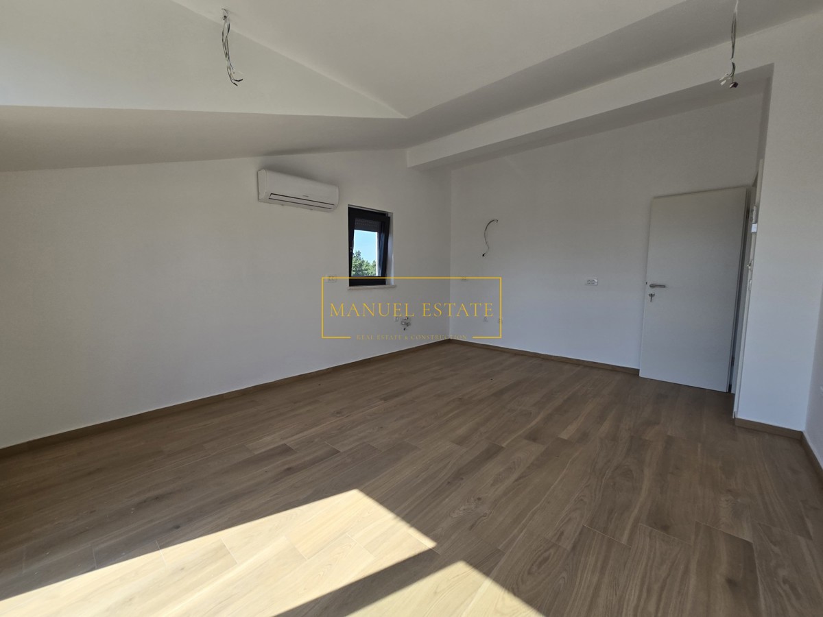 BELLISSIMO APPARTAMENTO DI 138 M² AL SECONDO PIANO CON DUE TERRAZZE NELLA ZONA DI POREČ, ISTRIA!