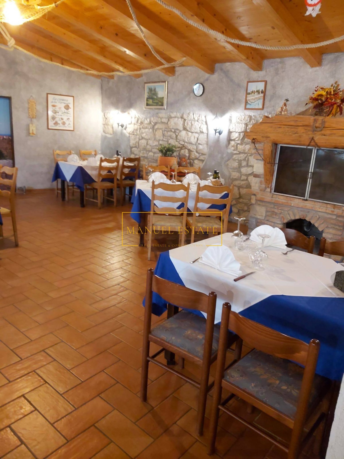 Casa a schiera con taverna e appartamenti, vicino a Cittanova