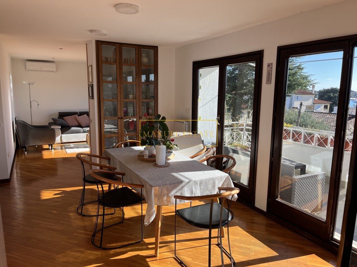 UMAG, ISTRIA – SPAZIOSA CASA INDIPENDENTE A 100 M DAL MARE CON VISTA PANORAMICA SUL MARE E GRANDE POTENZIALE DI AFFITTO TURISTICO!