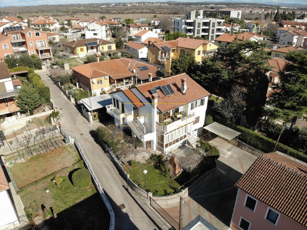 UMAG, ISTRIA – SPAZIOSA CASA INDIPENDENTE A 100 M DAL MARE CON VISTA PANORAMICA SUL MARE E GRANDE POTENZIALE DI AFFITTO TURISTICO!