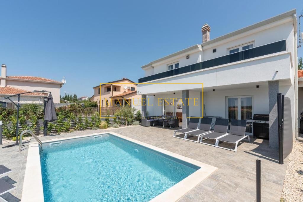 VILLA DI LUSSO CON PISCINA VICINO A POREČ, ISTRIA!