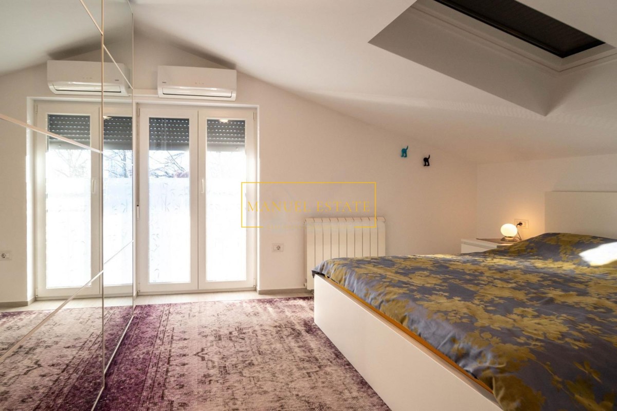 OPPORTUNITÀ! BELLISSIMO APPARTAMENTO SU DUE PIANI CON 3 CAMERE DA LETTO A POREČ, VICINO AL MARE E AL CENTRO!