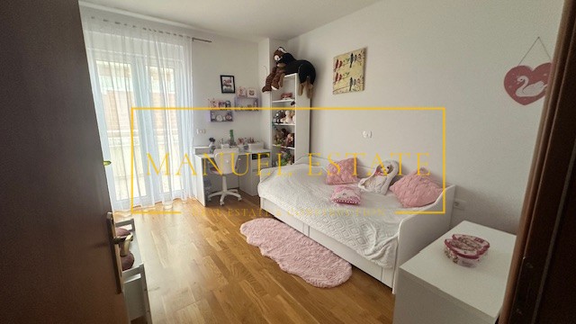 BELLA CASA CON 3 CAMERE DA LETTO E GIARDINO - NOVIGRAD, ISTRIA, VICINO AL MARE!