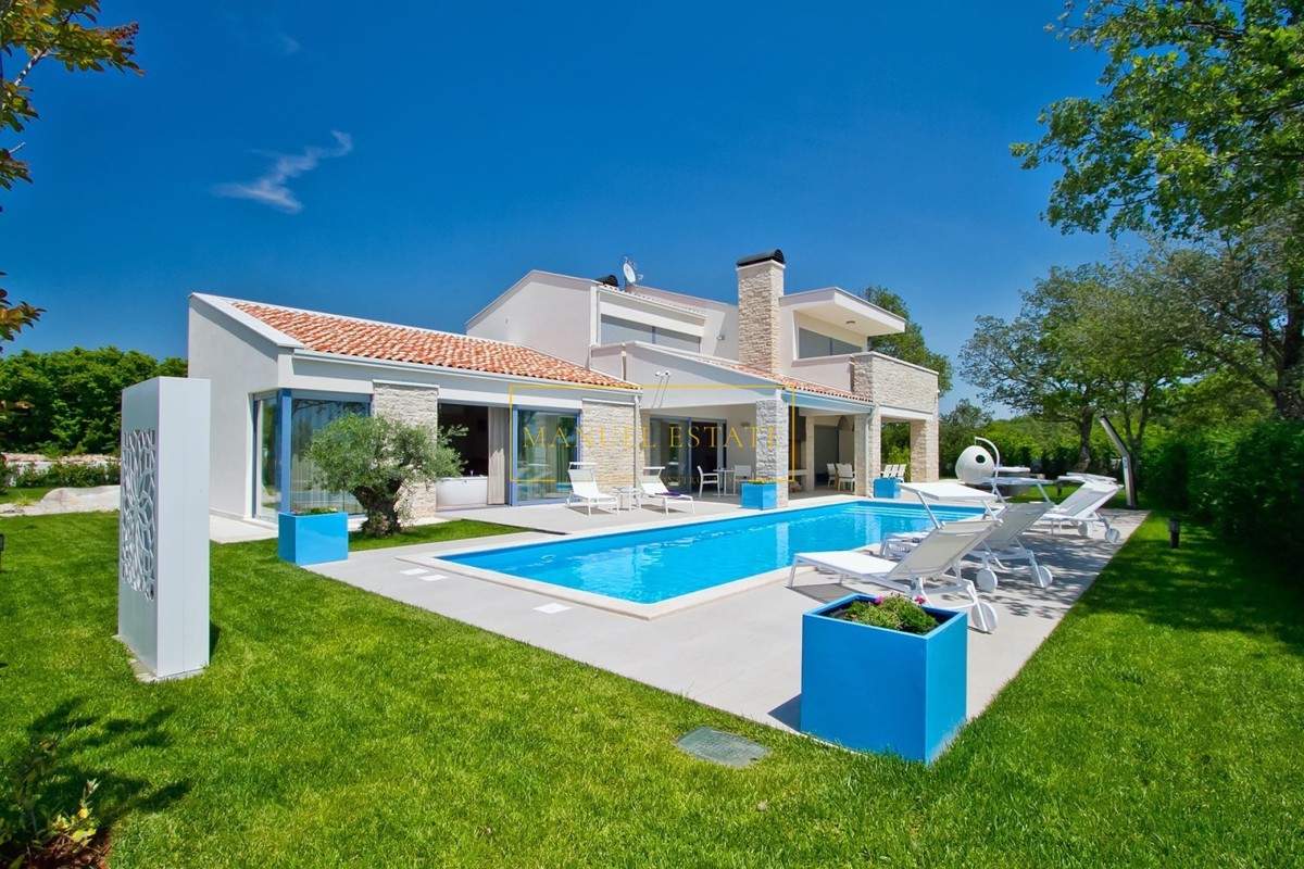 Bellissima villa di 330 mq con giardino di 1250 mq, Poreč