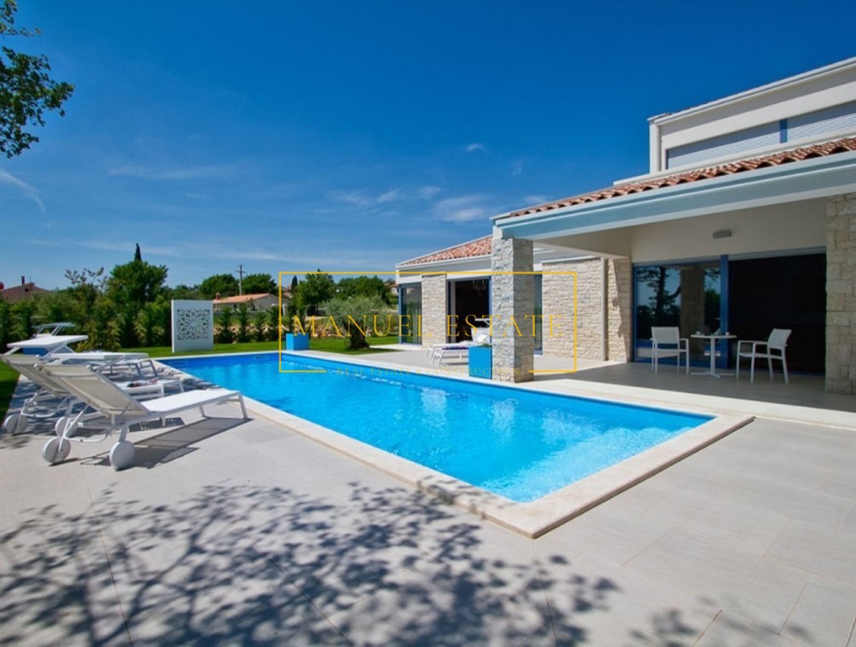 Bellissima villa di 330 mq con giardino di 1250 mq, Poreč